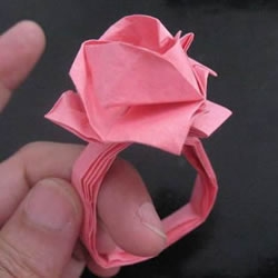 赠送初恋的小礼物！折纸蔷薇戒指的折法图解