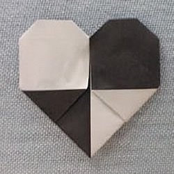 折纸两种颜色的爱心 双色桃心心形折法图解