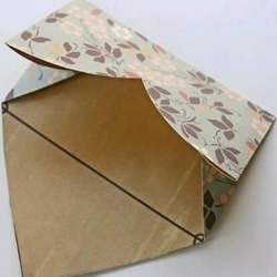 信封的折法：心形纸张折出精美信封的方法