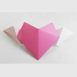 会飞的心折纸图解教程 飞翔的爱心折法步骤